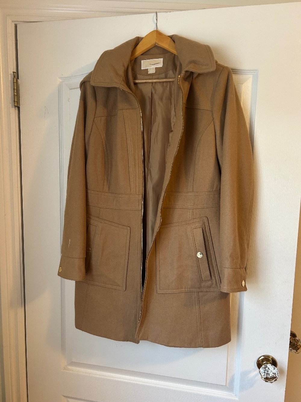 Michael Kors woman’s classic camel , wool blend coat.Size L Knee length